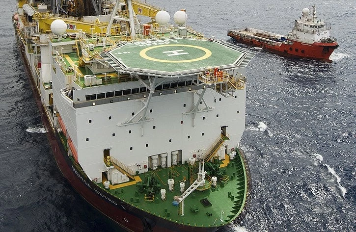 EKTAKTO- Απέπλευσε το πλωτό γεωτρύπανο της Τουρκίας Deepsea Metro-2 μετά την επιθεώρηση της «Στρατιάς του Αιγαίου»!